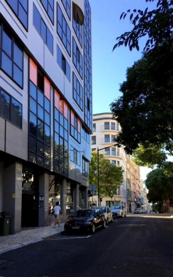Gaze Out At The City In A Retro-Chic Getaway Lisboa Kültér fotó