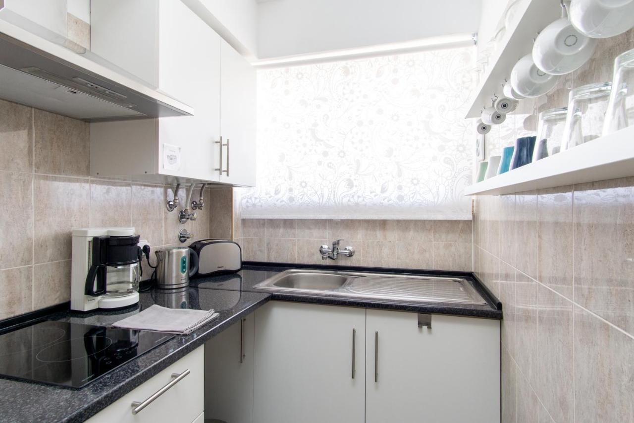 Gaze Out At The City In A Retro-Chic Getaway Lisboa Kültér fotó