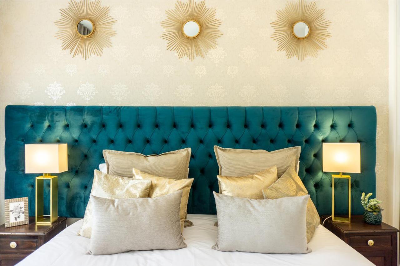 Gaze Out At The City In A Retro-Chic Getaway Lisboa Kültér fotó